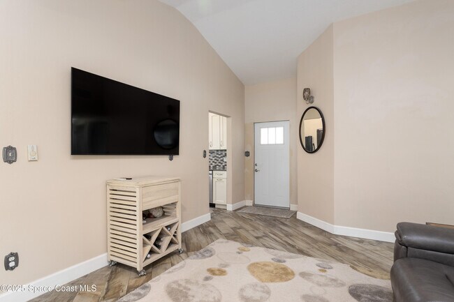 Building Photo - 33 W Melbourne Ave