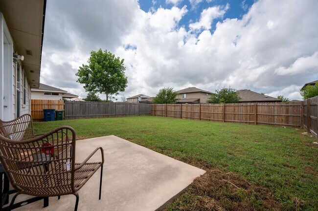 Building Photo - Updated 4BD/2BA Home Close to Airport, Tes...