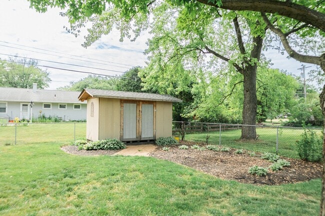 Building Photo - 3 bed 2 bath Ranch in Hobart