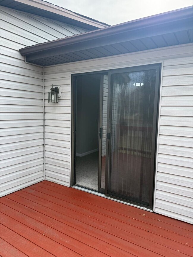 Building Photo - Newly Renovated Duplex in North County