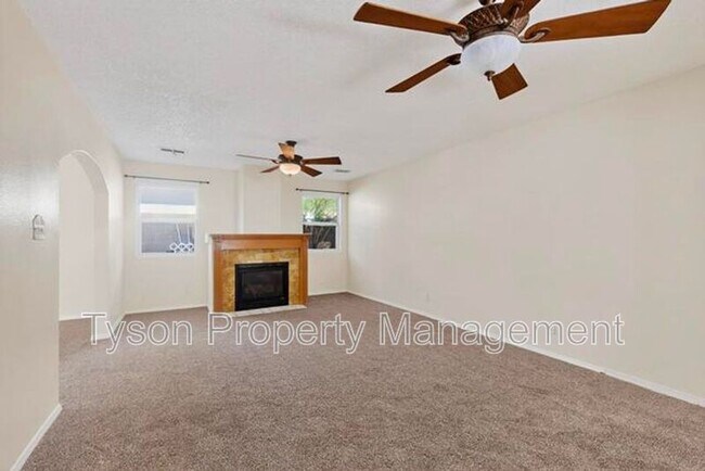 Building Photo - 3013 Taos Meadows Dr NE