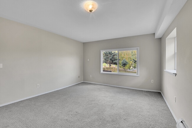 Building Photo - 836 Sleepy Hollow Dr