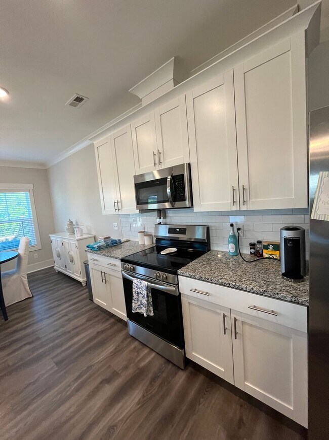 Building Photo - 7404 Springwater Dr