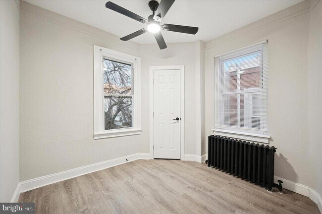 Building Photo - 5517 Jane St