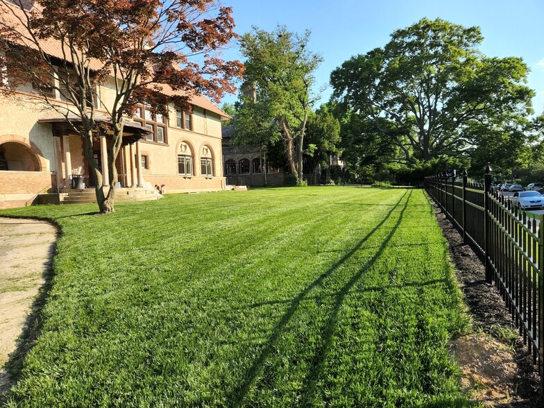Front Yard - 240 W Tulpehocken St
