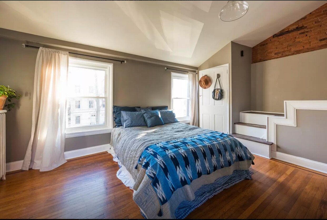 Bedroom with loft - 2021 W Girard Ave