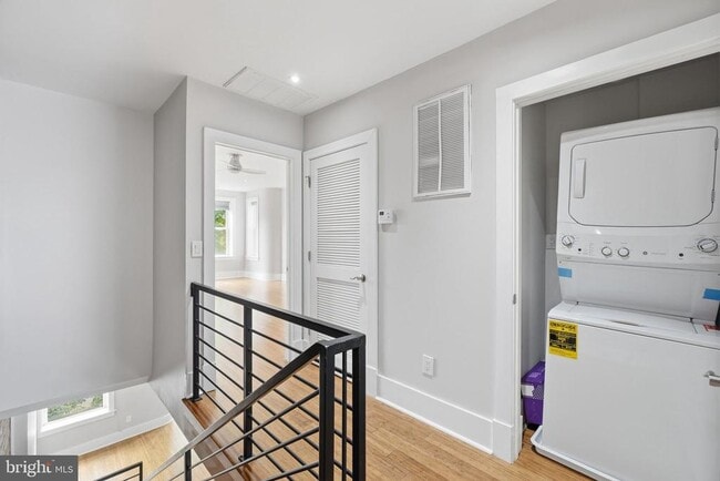 Building Photo - 2128 1st St NW