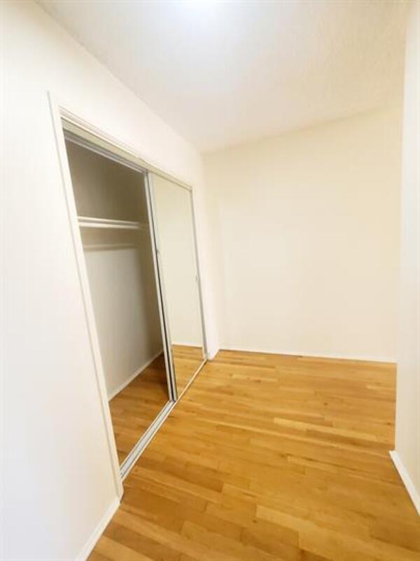 Building Photo - 400 Serrano Ave