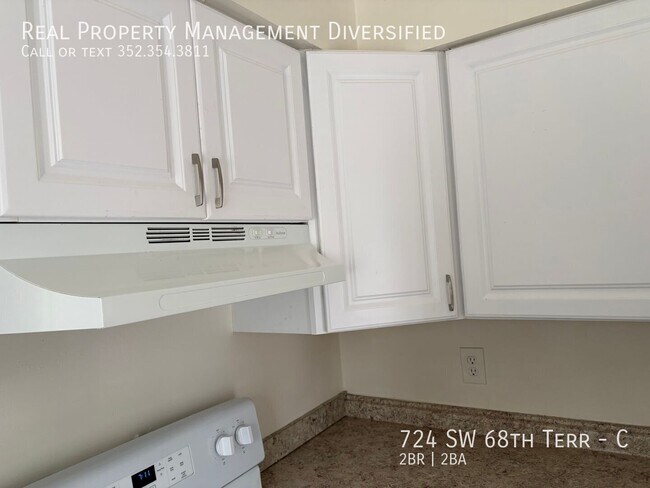 Building Photo - 724 SW 68th Terrace