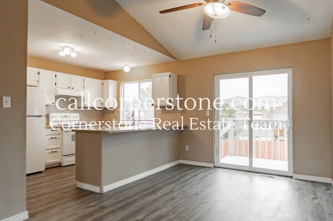 Building Photo - 2570 Clarendon Dr