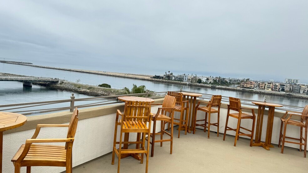 Building Photo - Laguna Del Rey Apartments