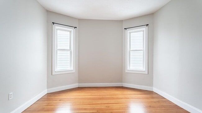 Building Photo - 17 Cawfield St