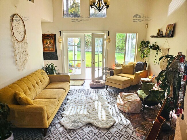 Building Photo - 3 Bedroom, 2.5 Bathroom in Rancho Del Oro!