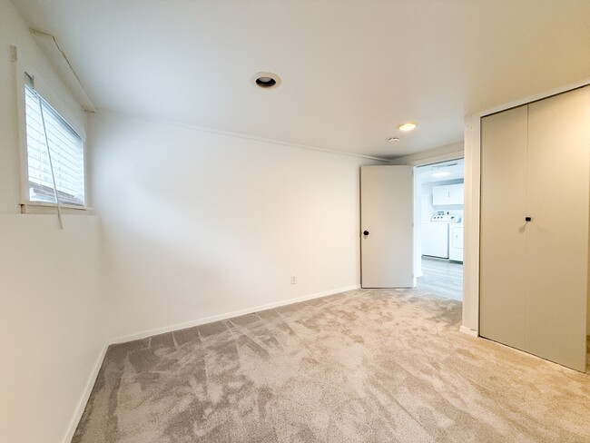 Building Photo - 5521 Brooklyn Ave NE