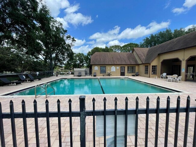 Building Photo - 420 Forestway Cir