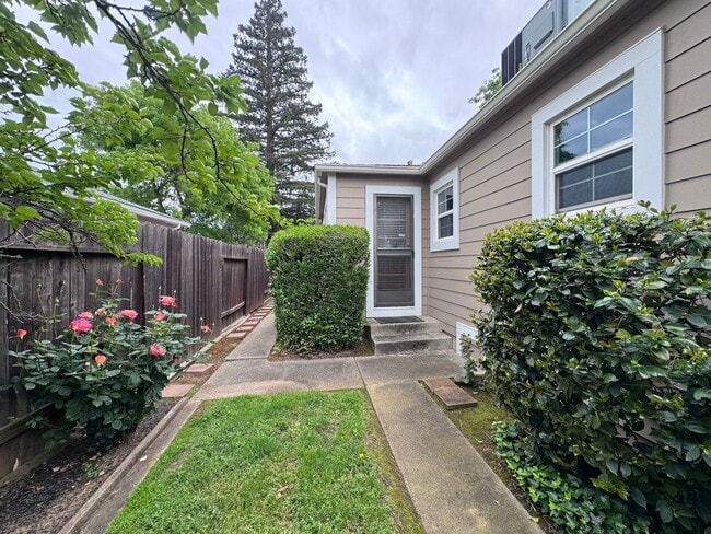 Building Photo - 562 Lagomarsino Way