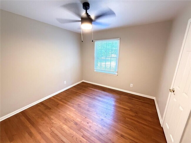 Building Photo - 108 S Hilltop Dr