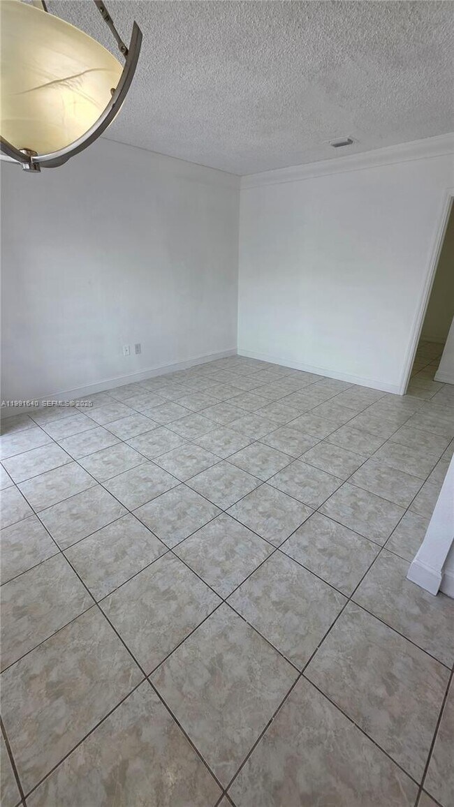 Building Photo - 2114 Biarritz Dr