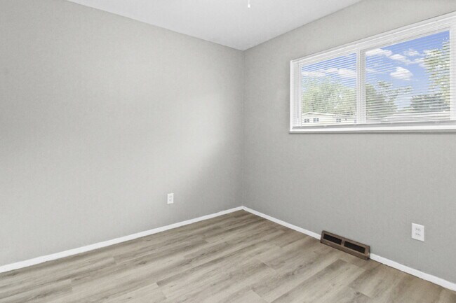 Building Photo - 2615 Flamingo Dr