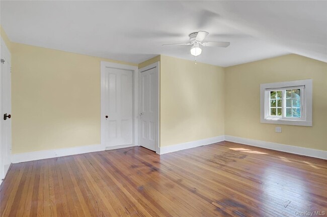 Building Photo - 324 Woodbine Ave
