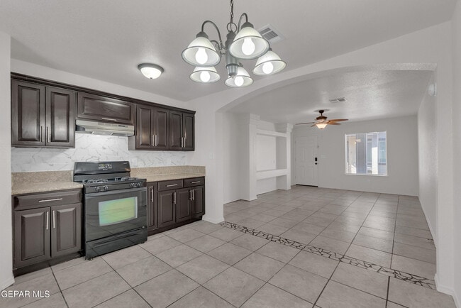 Building Photo - 9277 Leonardo Ave