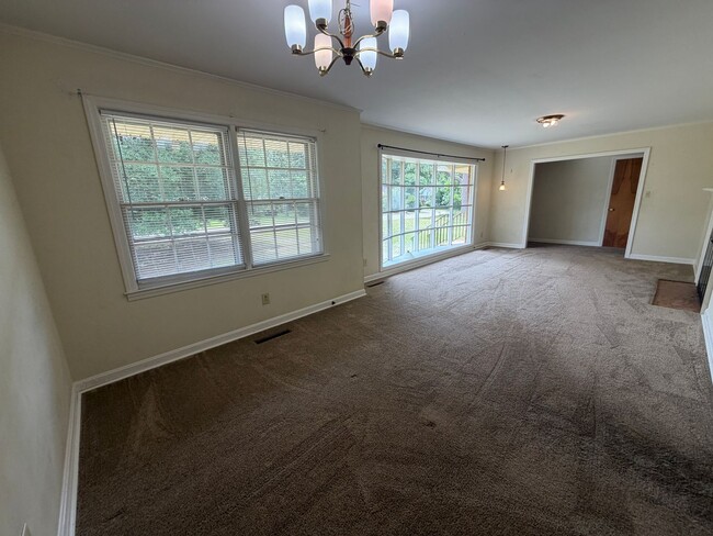 Building Photo - 215 Lesesne Dr