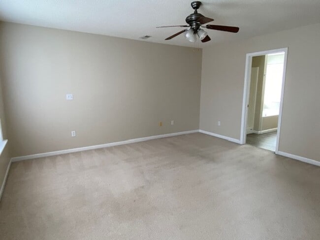 Building Photo - Three Bedroom Executive Home with 2.5 Bath...