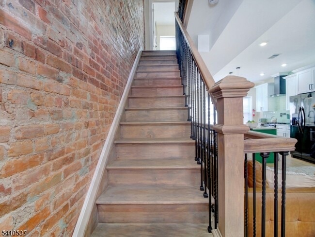 Building Photo - 16 Eagles St