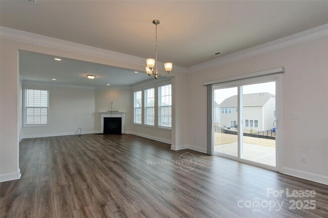 Building Photo - 2015 Saddlebred Dr