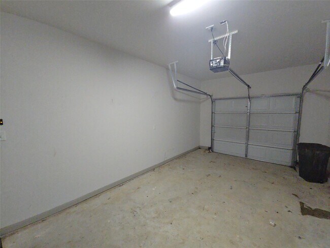 Building Photo - 626 Magnolia Bend