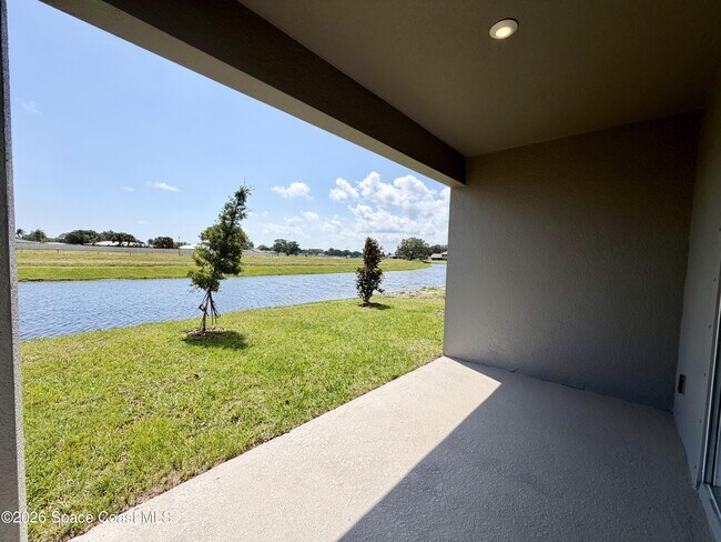 Building Photo - 917 Castleford Ave NE