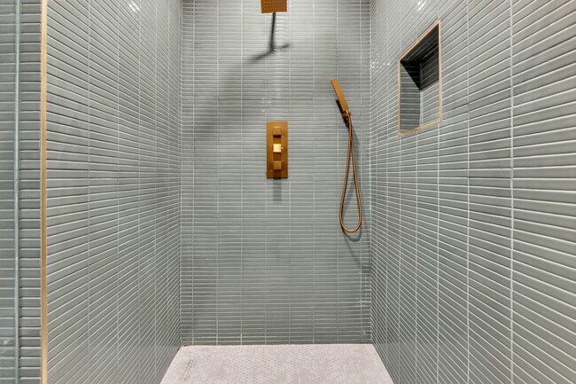 Building Photo - 4895 Helene Rd