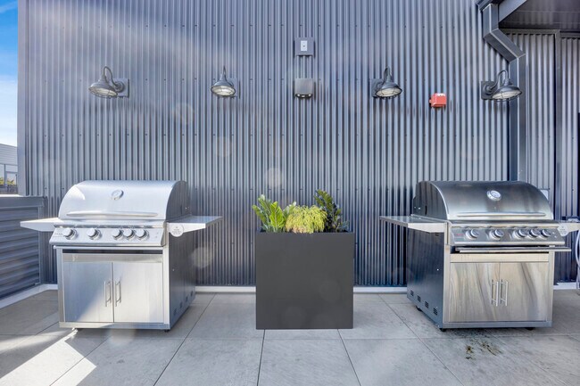Building Photo - 1802 W Berenice Ave