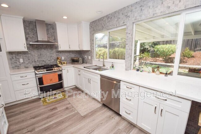 Building Photo - 1767 Coachman Dr