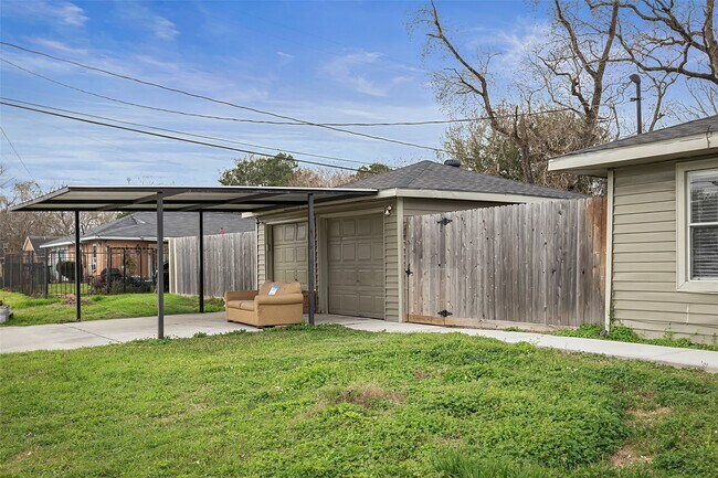 Building Photo - 5303 Heatherbrook Dr