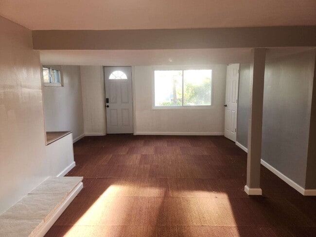 Building Photo - Completely Rehabbed Home in Oakville Schoo...