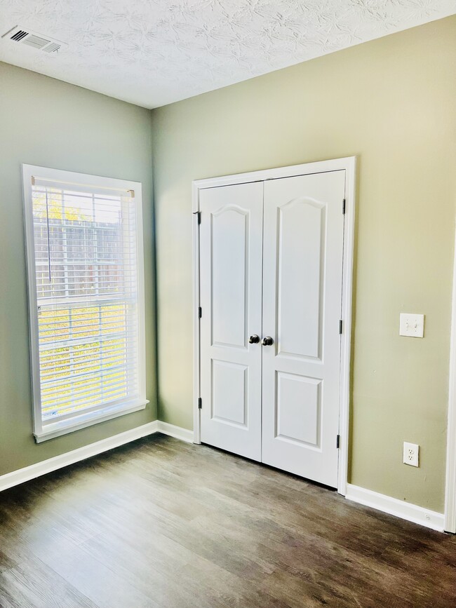 Main floor Bedroom - 37 Fairfield Dr