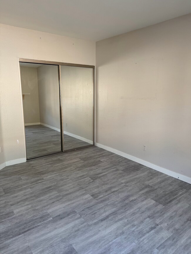 Building Photo - Beautiful 2-Bedroom Townhome in Stevenson Ranch!