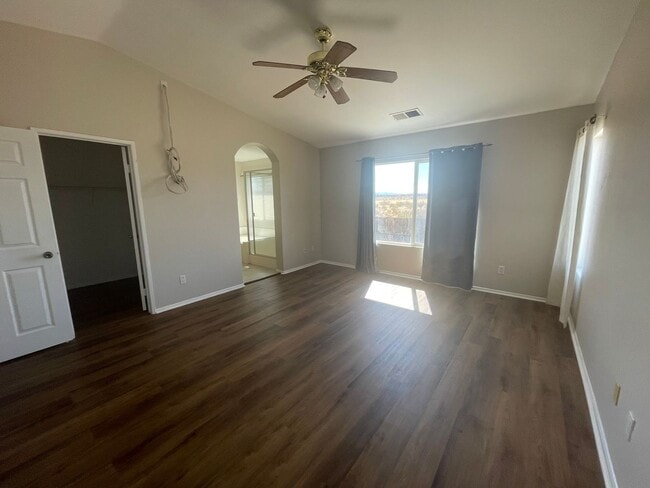 Building Photo - Adelanto- Beautiful 4 Bedrooms, 2.5 Bathro...