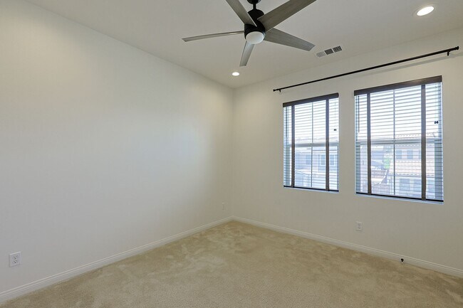 Building Photo - Gorgeous 4 Bedroom and 3 Bath Home in Chula vista/Otay Ranch Area