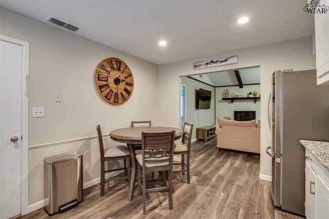 Building Photo - 5511 Hooper Dr