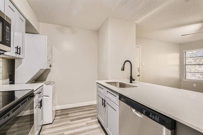 A2 Renovated - 1 Bed 1 Bath - Rise Bedford Lake