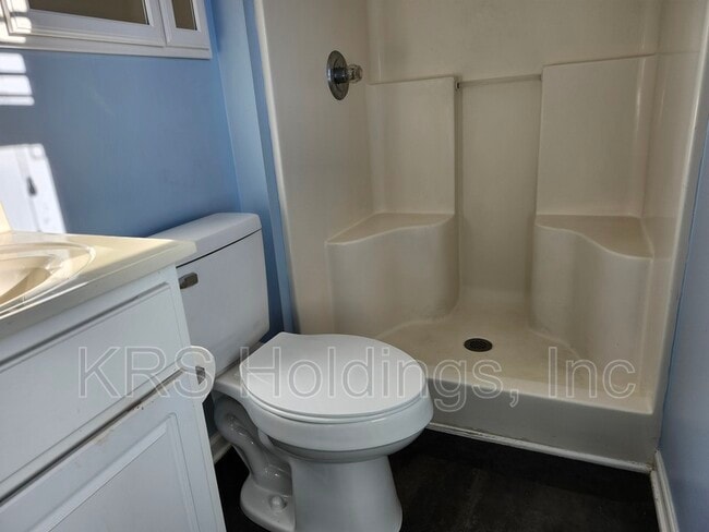 Building Photo - 1210 Victorian Village Dr