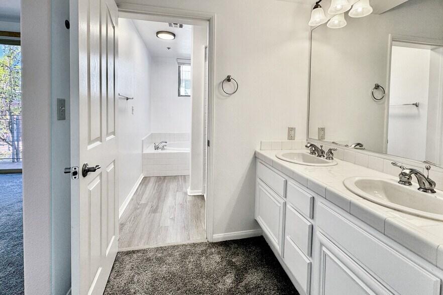 Building Photo - 235 Market St