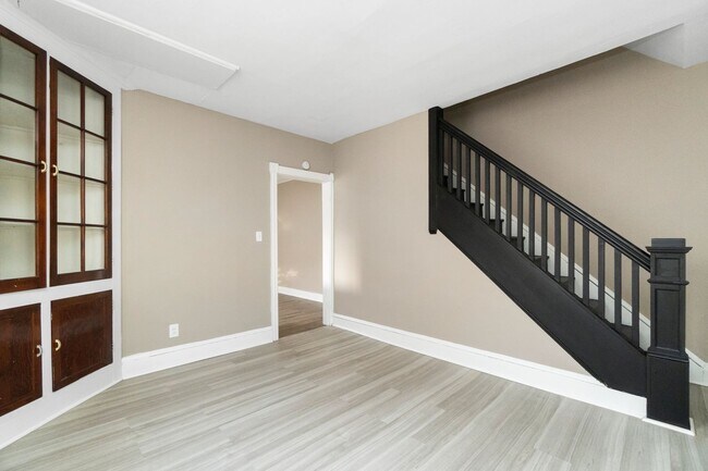 Building Photo - 458 Main St