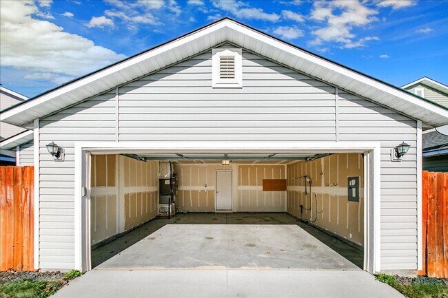Building Photo - SW Boise Single Level Charmer!