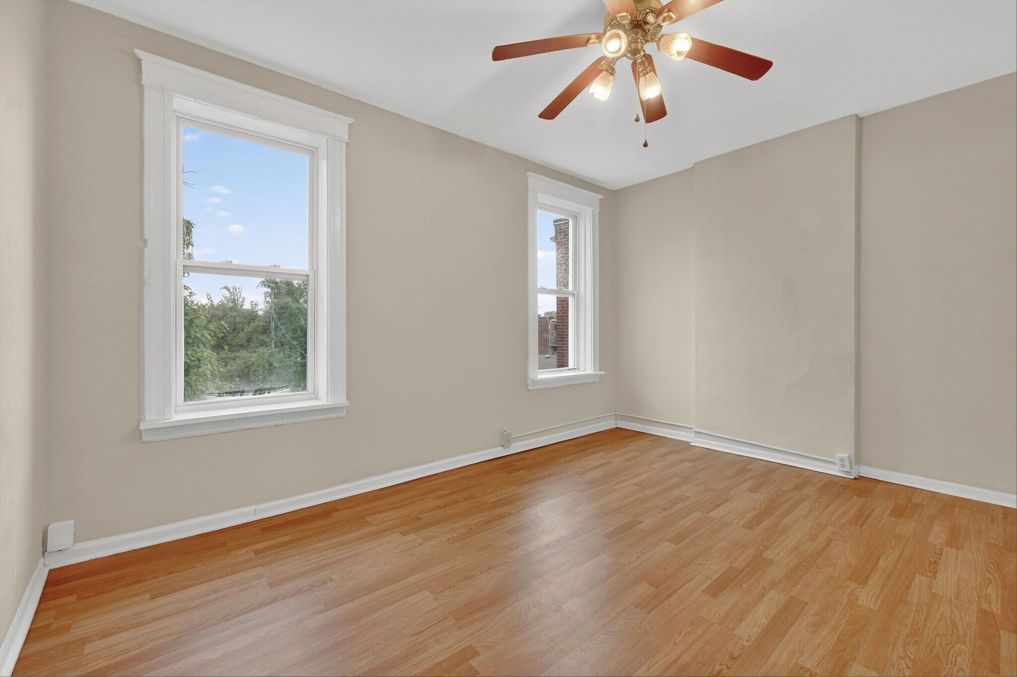 Master bedroom - 4372 Gibson Ave