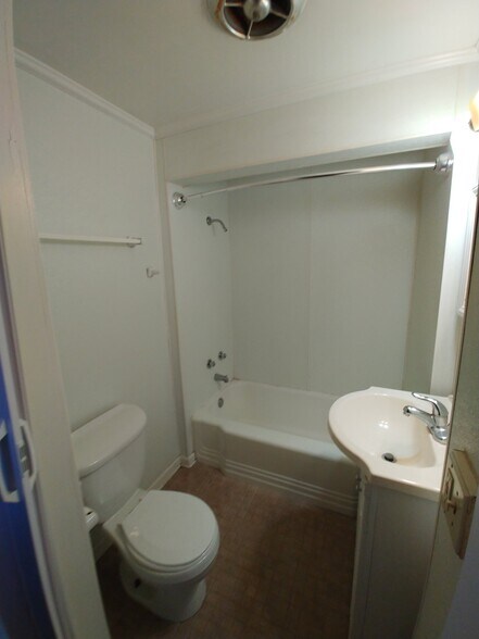 Building Photo - 707 N 2nd St