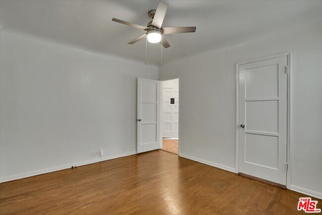Building Photo - 3800 Roxton Ave