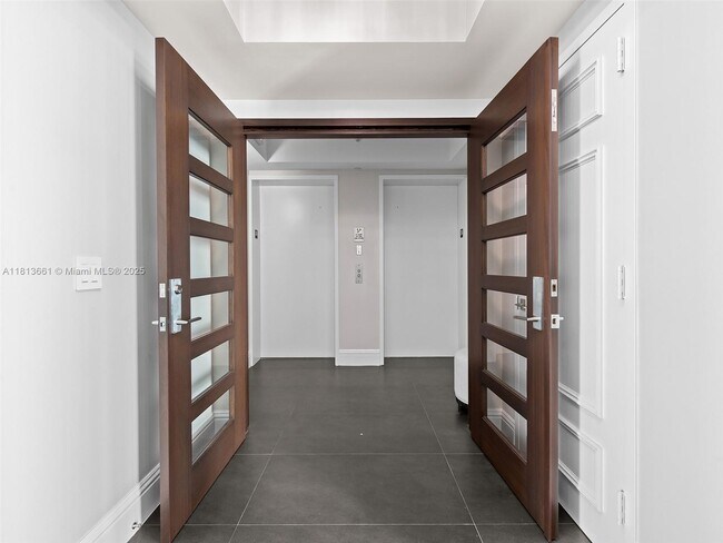 Building Photo - 333 Las Olas Way